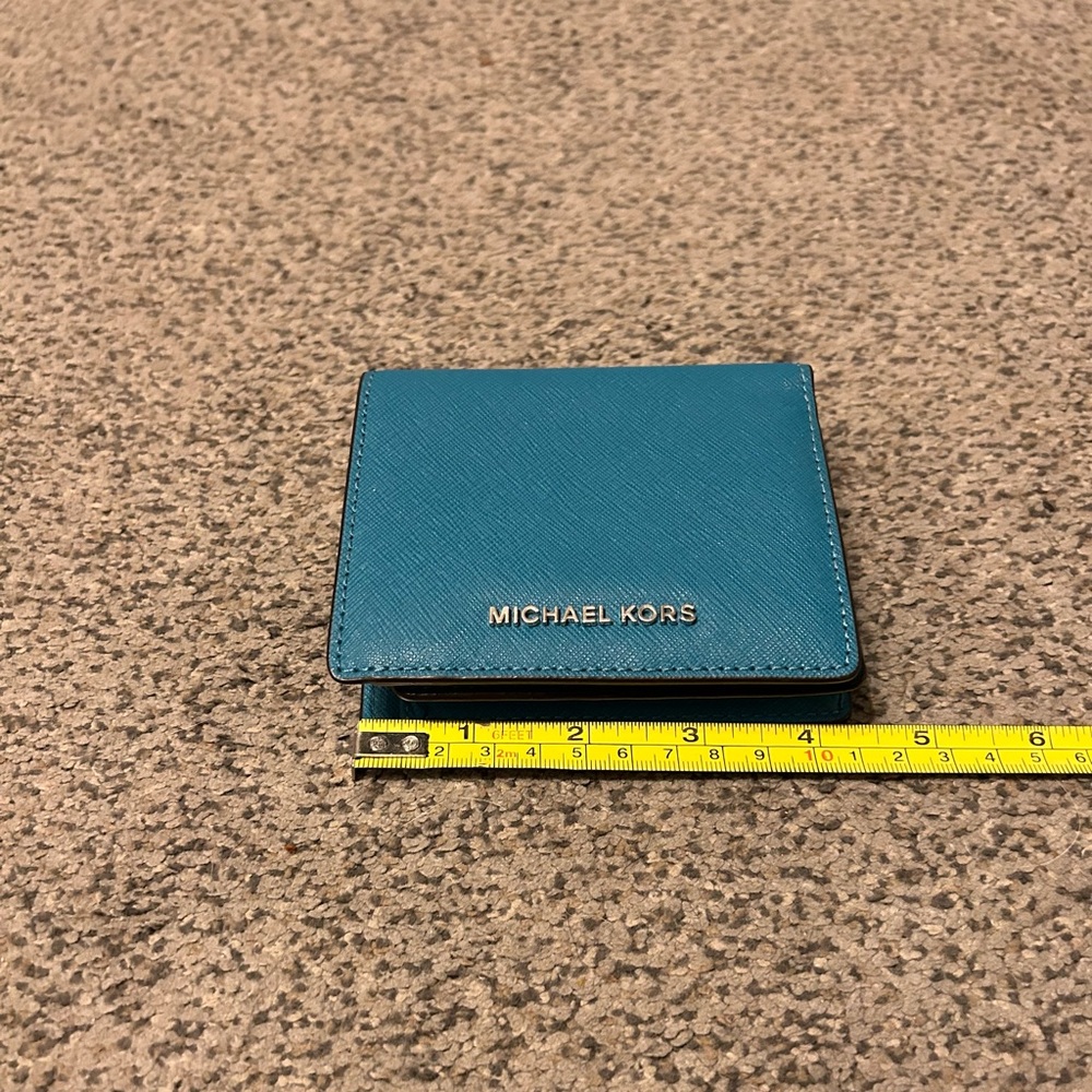 Michal Kors Saffiano leather teal wallet - Picture 9 of 11